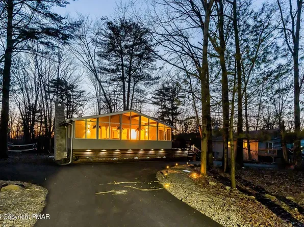 2054 Forest Lake Dr, East Stroudsburg, PA 18302