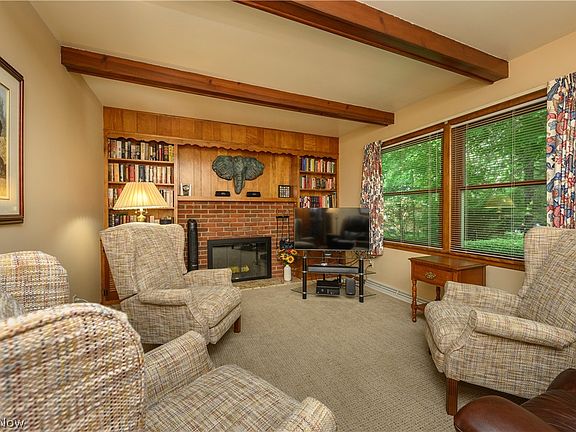 3rd image of 3820 Valley Dr