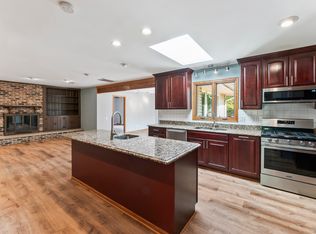 2226 N Shannondale Dr, Libertyville, IL 60048