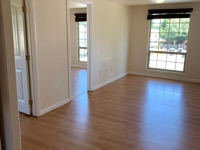 757 W N St #DOWNSTAIRS — Photo 4
