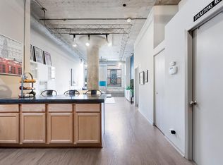 1800 W Roscoe St APT 202, Chicago, IL 60657