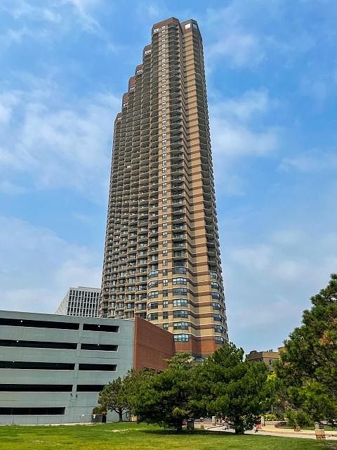 1st image of 3660 N Lake Shore Dr APT 913