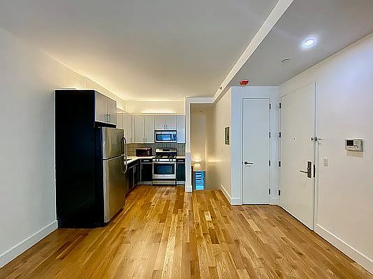 1st image of 91 Varet St APT 1B