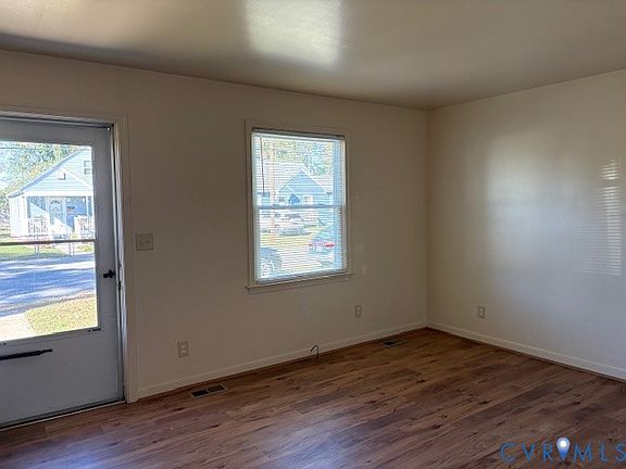 2nd image of 1109-1111 Jett Ave