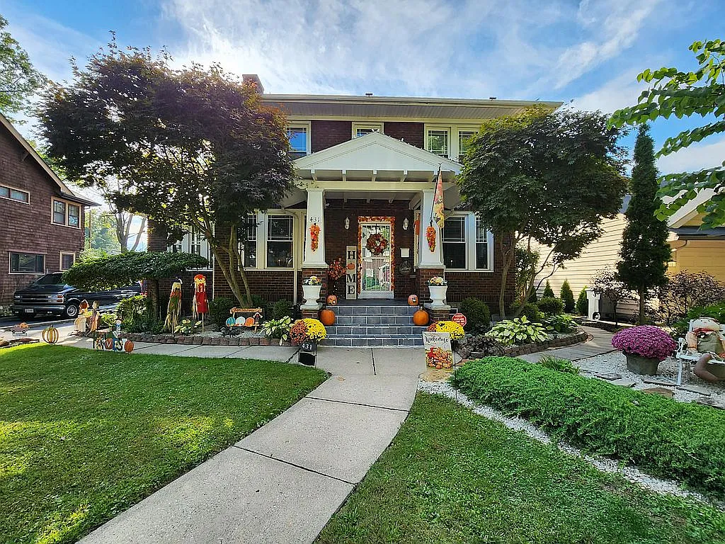 431 Roselawn Ave NE photo 1