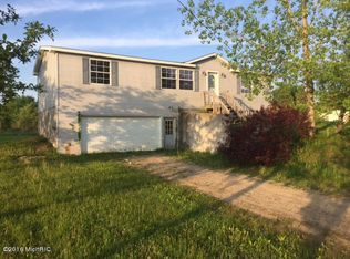 6290 Paraiso Oved Ave, Fennville, MI 49408