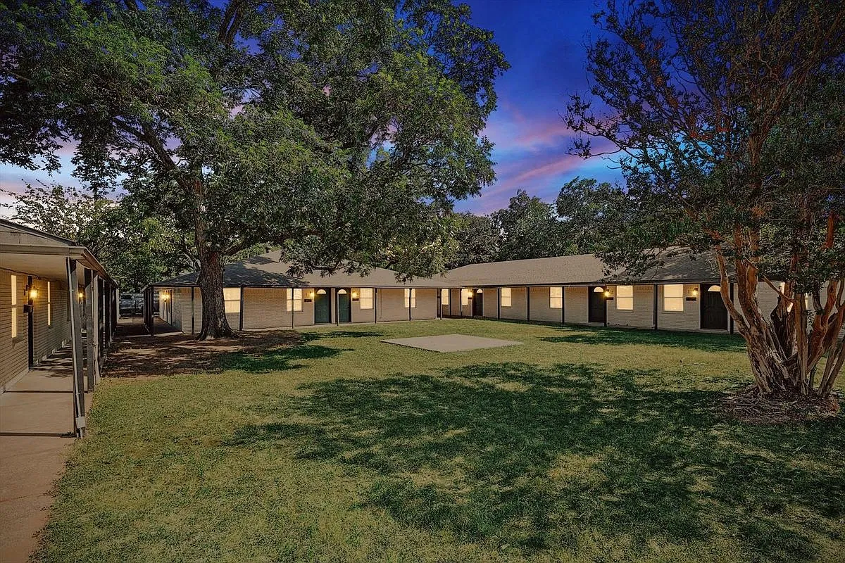 2 bed, 1.0 bath, 695 sqft, $1,000 — Photo 2