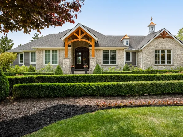 111 Kingsbury Dr, Brooklyn, MI 49230