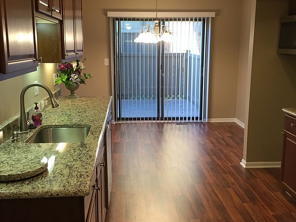 3rd image of 41637 Bedford Dr