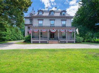 42 High St APT 2, Bristol, RI 02809