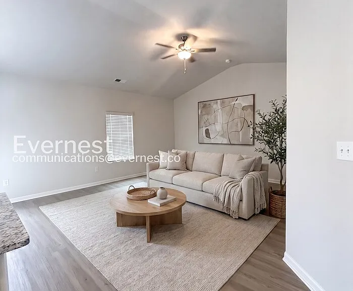 124 Lightning Dr — Photo 2