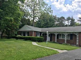 14 Chestnut Hill Rd S, Loudonville, NY 12211