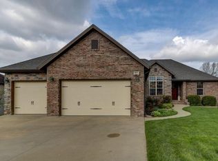 823 N Grapevine Rd, Springfield, MO 65802