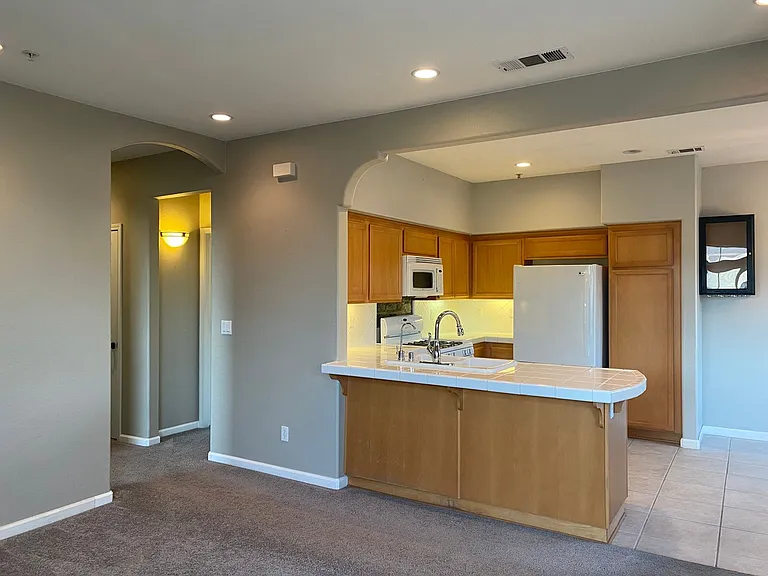 610 Sunrise Dr #6D — Photo 3