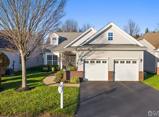 327 Greenleaf Way #327, Monroe Township, NJ 08831