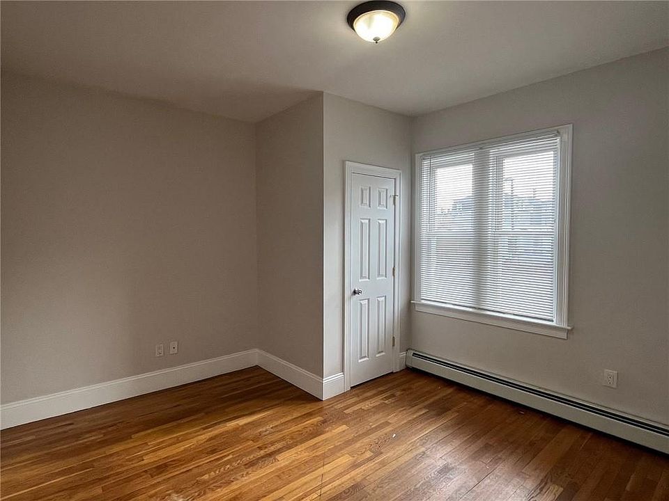 1st image of 90 Sutton St