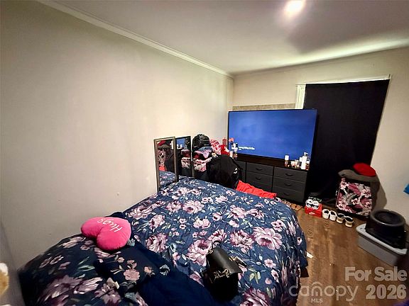 3rd image of 2607 Crescent Ln