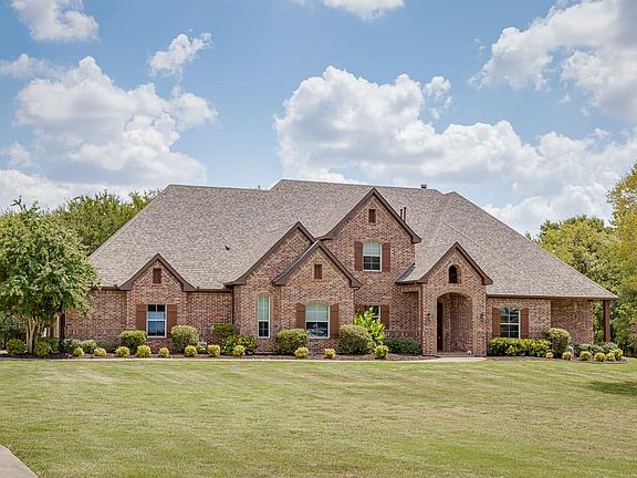 2nd image of 511 Wilderness Trl