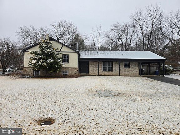 2nd image of 1600 Chain Bridge Rd