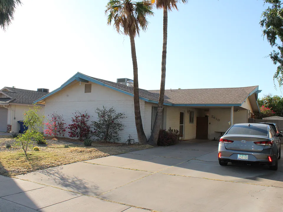 2410 E Manhatton Dr