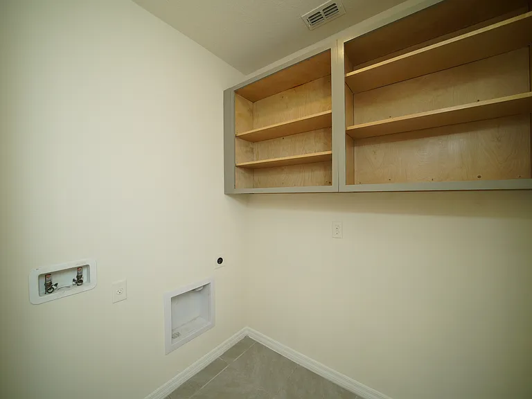 4325 Deleon St — Photo 14
