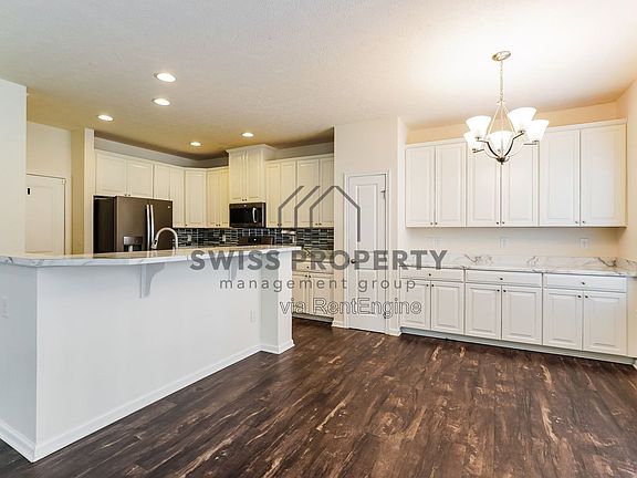 4th image of 3865 Gabrielle Dr