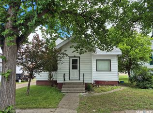 133 1st St W, Ponteix, SK S0N1Z0