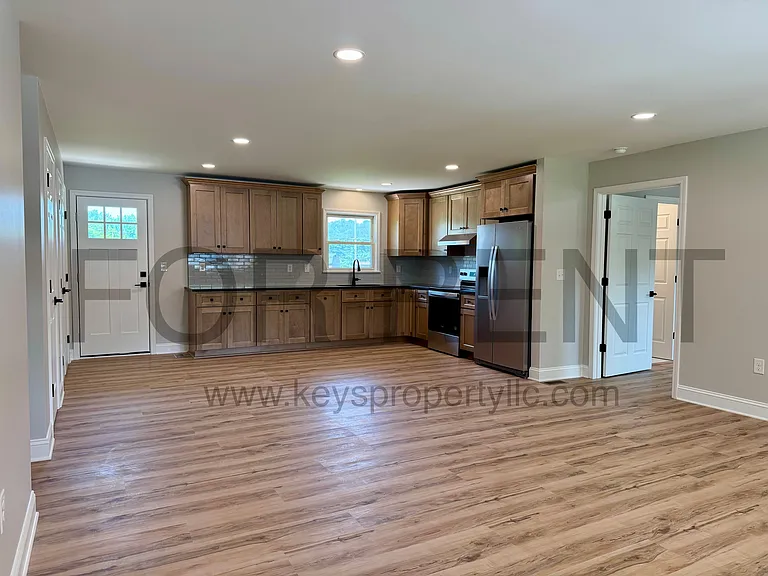 31647 Pinewood Dr — Photo 2