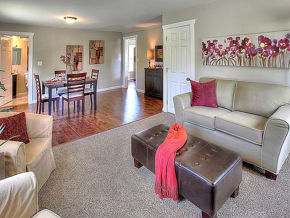 3rd image of 702 7th Ave NW