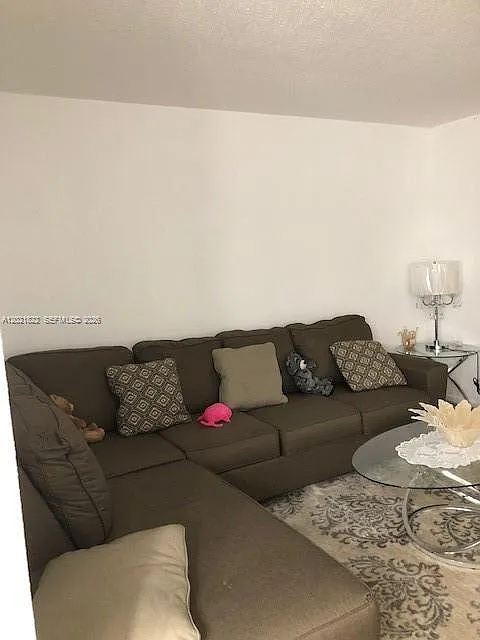 Lauderdale Oaks Condo I — Photo 2