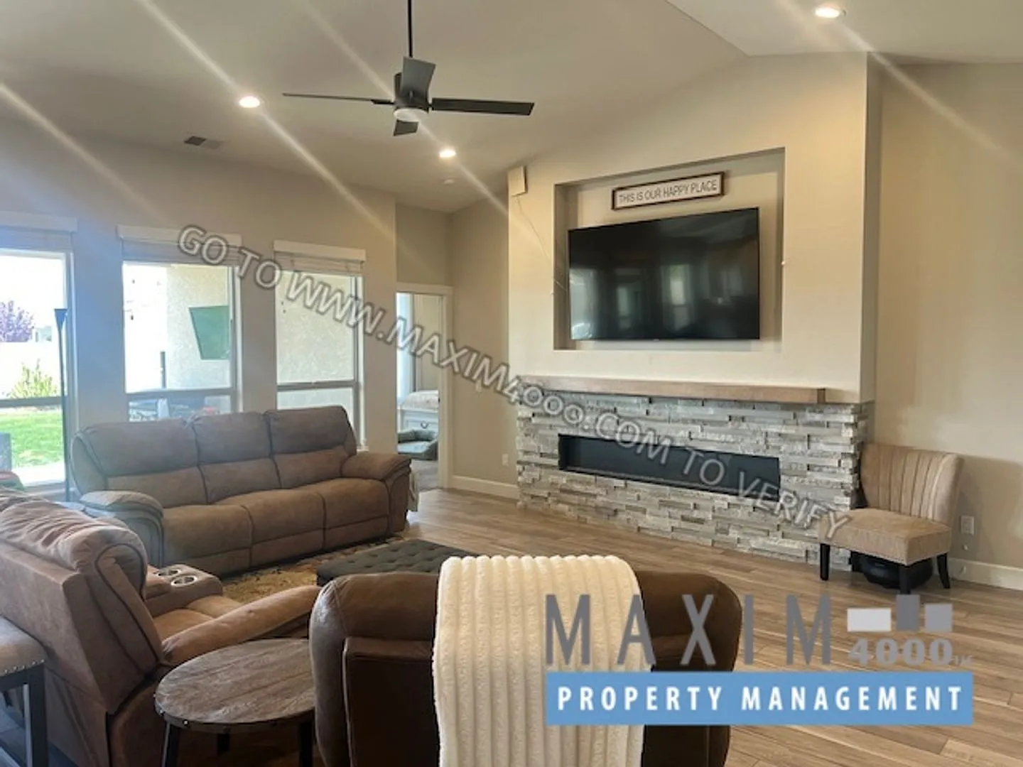 685 Arran Way - Spacious 4br Home! — Photo 3