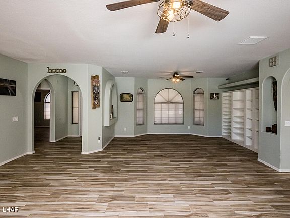 5th image of 144 Acoma Blvd N