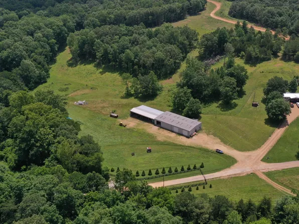 1092 Shoulder Strap Branch Ln, Vanleer, TN 37181