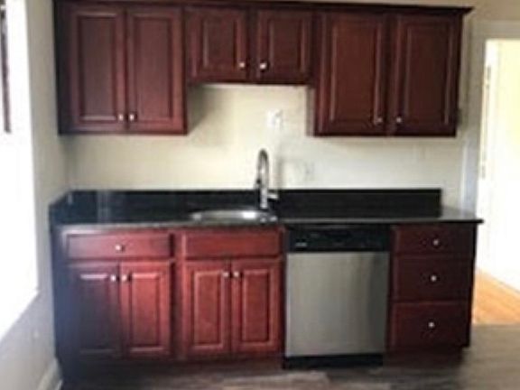 5th image of 134 Parmenter Rd #2
