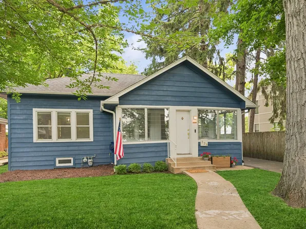 338 E Center Ave, Lake Bluff, IL 60044