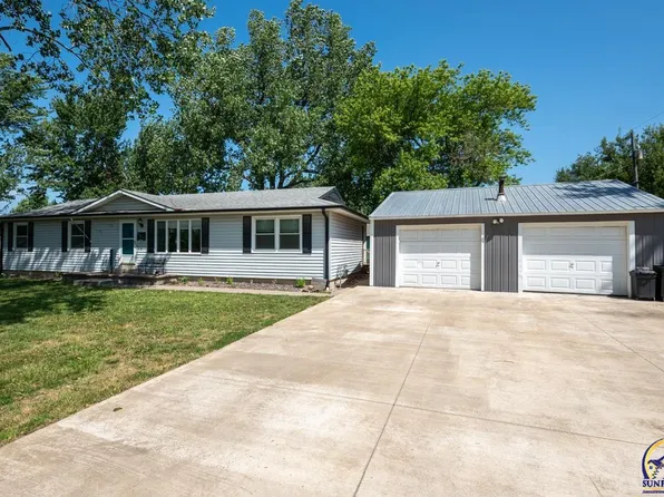 706 W 2nd St, Overbrook, KS 66524