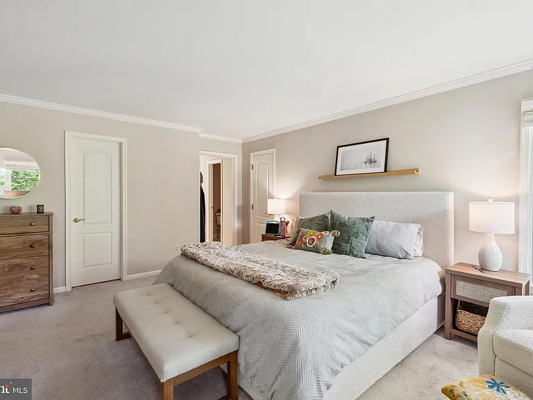 2207 Frank St — Photo 30