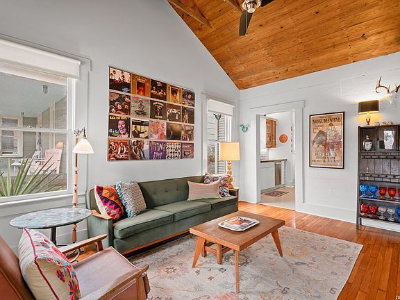 3rd image of 606 E Guenther