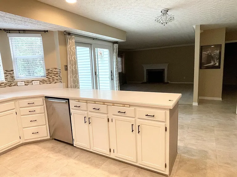 5583 Barney Dr — Photo 8