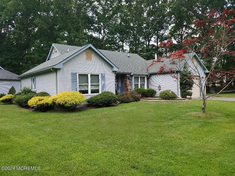 1st image of 566 Petunia Lane N