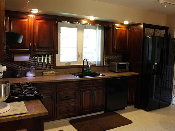 4th image of 20 Croton Ave