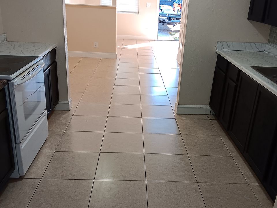 2nd image of 3628 Lionell St