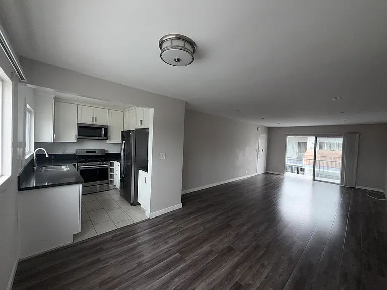 345 S Doheny Dr #304 — Photo 6