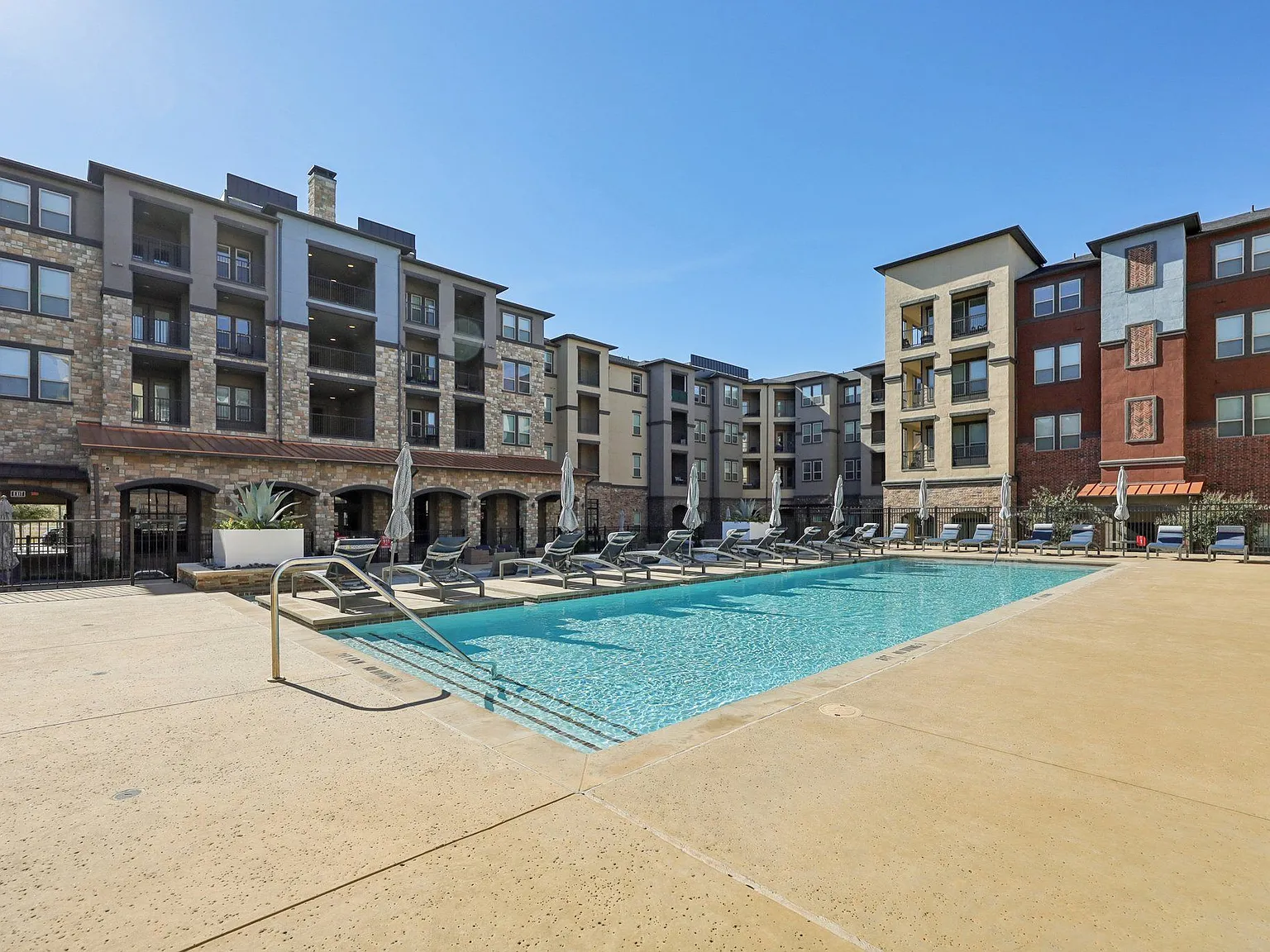 Luxia Craig Ranch — Photo 3