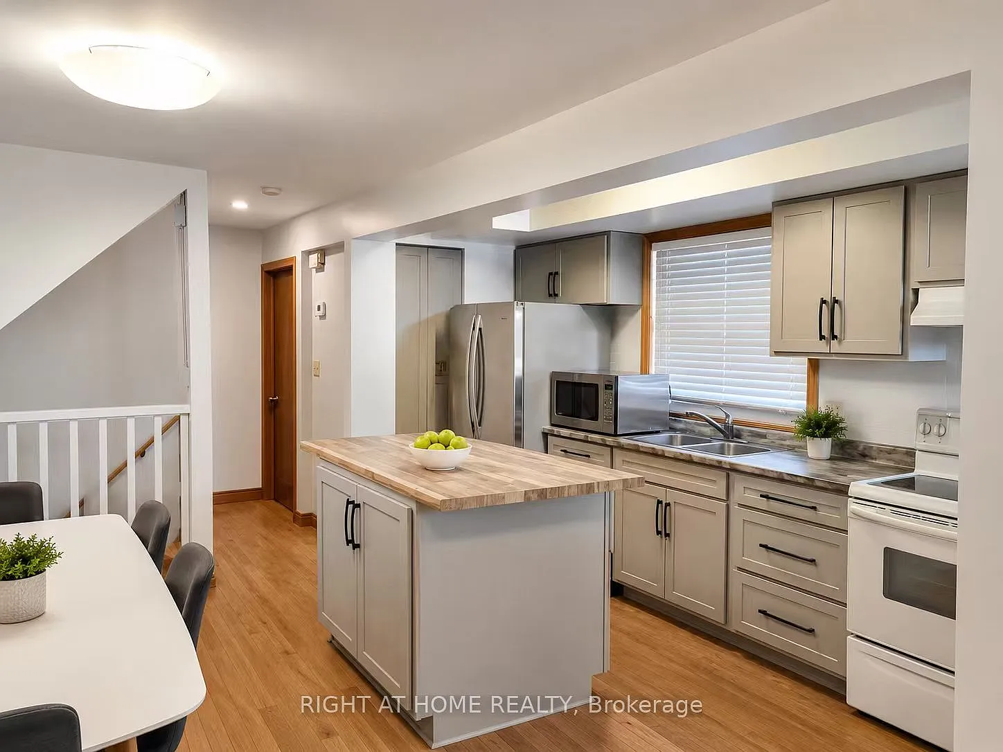 7 bed, $4,600 — Photo 2