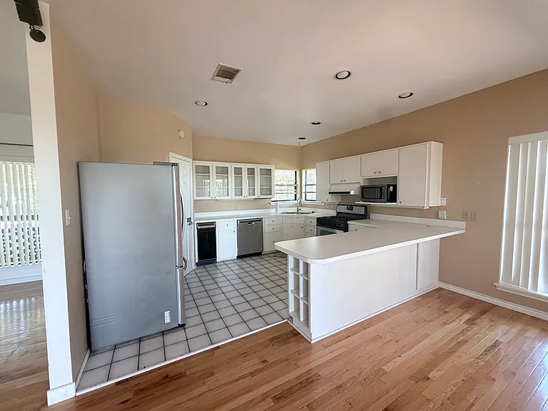 811 Furman Ave — Photo 4
