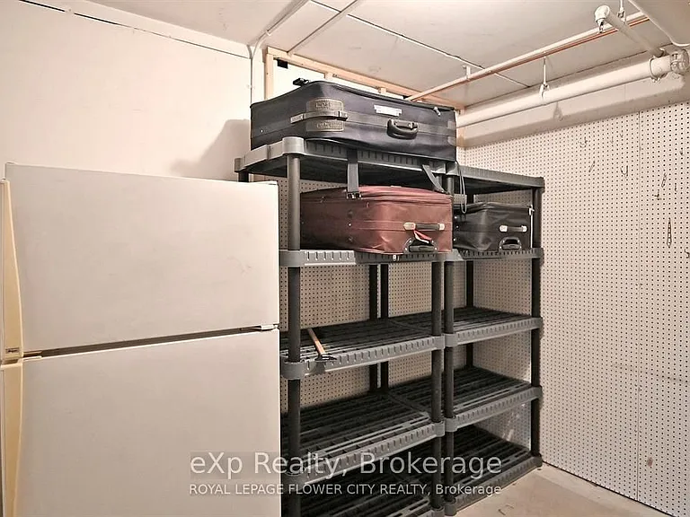 85 William St N #401 — Photo 21