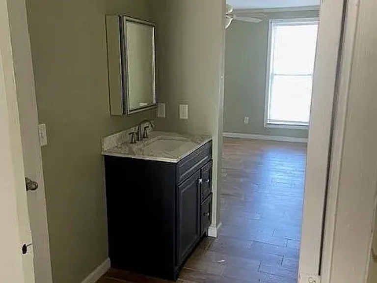 113 W College Ave #4 — Photo 3
