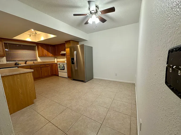 2034 Los Lomas Dr — Photo 12