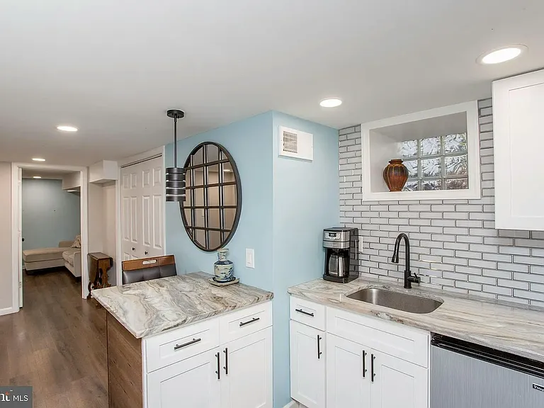 501 E Mount Airy Ave — Photo 20